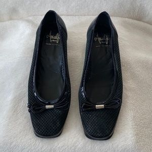 Amalfi by Rangoni black suede toe slide flats